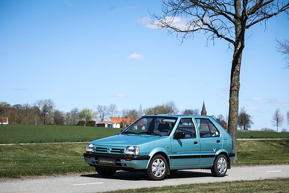 Nissan Micra 4 of 5