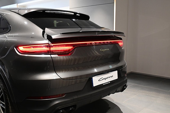 Porsche Cayenne 5 of 5