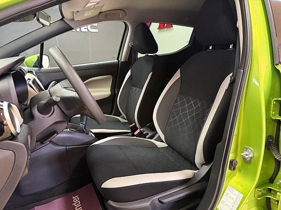 Nissan Micra 12 of 23
