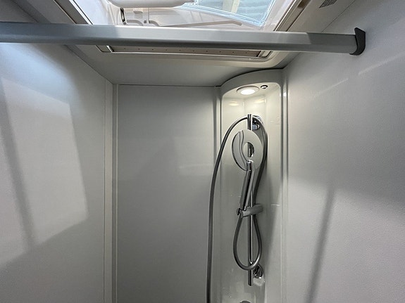 Adria Coral Axess 670 SL /Automat 140hk/El-patron/B-körkort/5995kr/mån 14 of 25