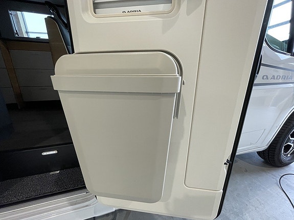 Adria Coral Axess 670 SL /Automat 140hk/El-patron/B-körkort/5995kr/mån 25 of 25