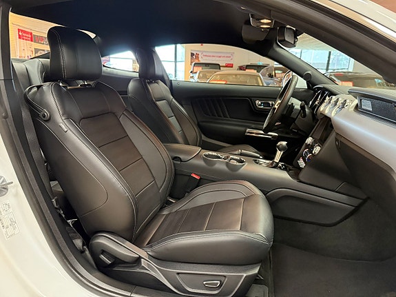 Ford Mustang 17 of 25