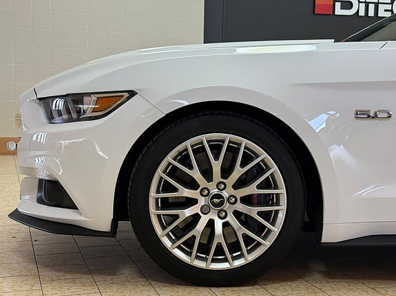 Ford Mustang 11 of 25