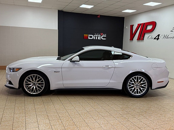 Ford Mustang 4 of 25