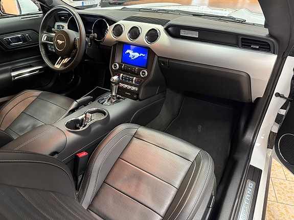 Ford Mustang 16 of 25