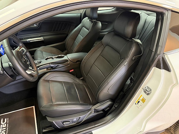 Ford Mustang 13 of 25