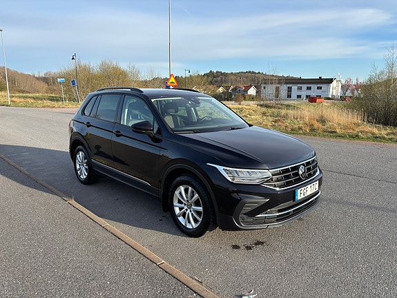 Volkswagen Tiguan 2 of 4