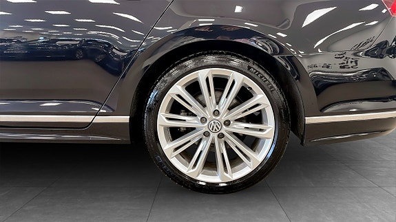 Volkswagen Passat 6 of 13
