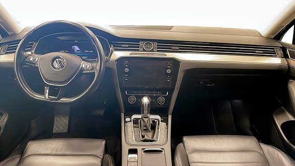 Volkswagen Passat 10 of 13