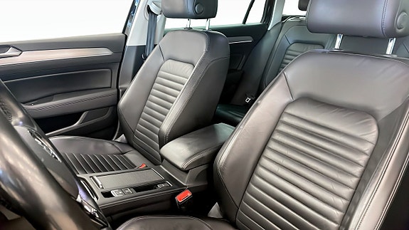 Volkswagen Passat 8 of 13