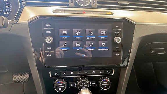 Volkswagen Passat 9 of 13