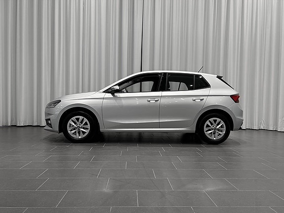 Skoda Fabia 2 of 14