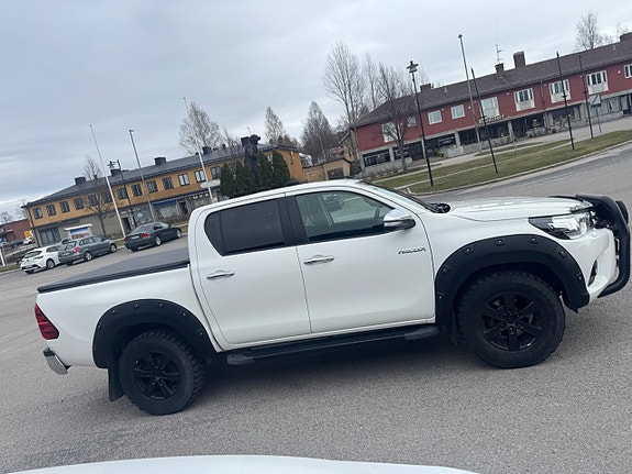 Toyota HiLux 4 of 5