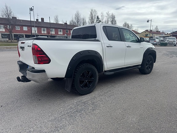Toyota HiLux 5 of 5