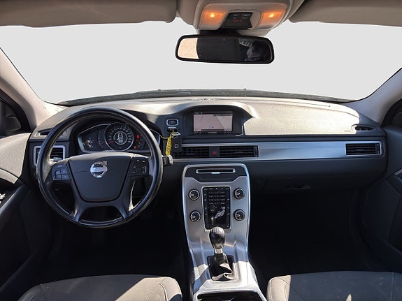 Volvo V70 11 of 15