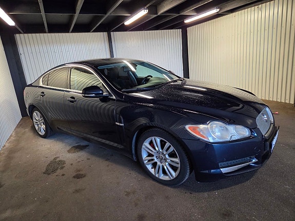 Jaguar XF 2 of 5