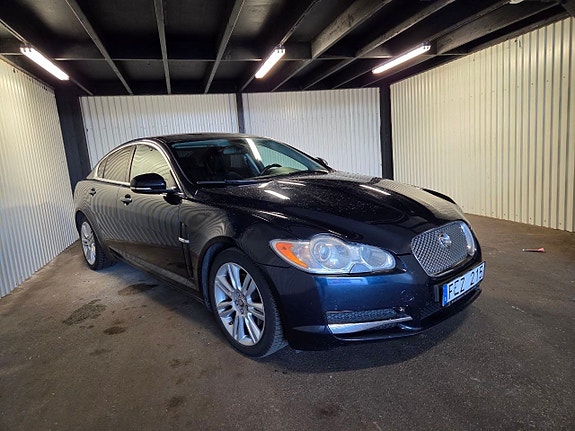 Jaguar XF 4 of 5