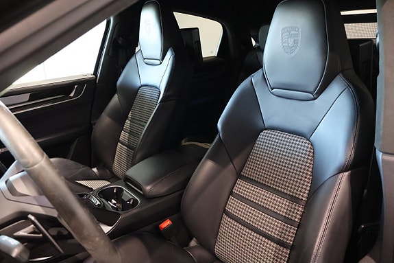 Porsche Cayenne 14 of 24