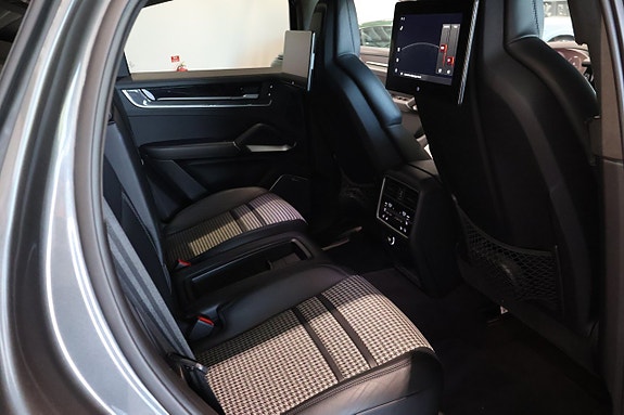 Porsche Cayenne 20 of 24