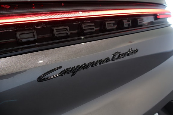 Porsche Cayenne 9 of 24