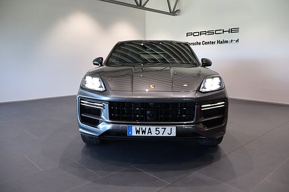 Porsche Cayenne 2 of 5