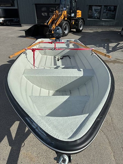 Persson 375 med Yamaha F6 och Trailer 7 of 8