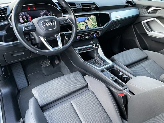 Audi Q3 4 of 5