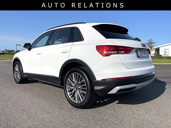 Audi Q3 3 of 5