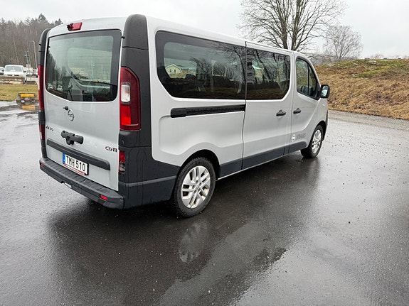 Opel Vivaro 4 of 5