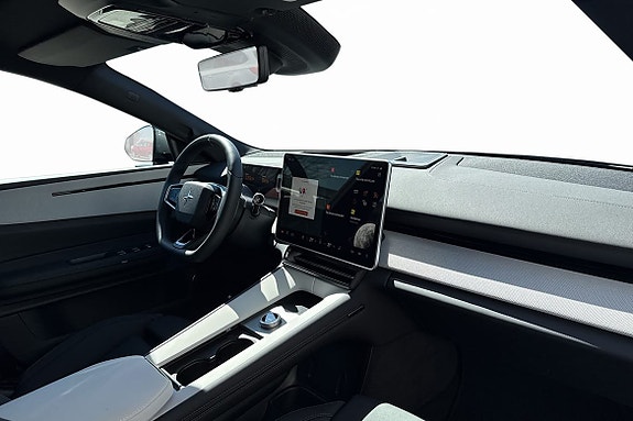 Polestar 4 13 of 16