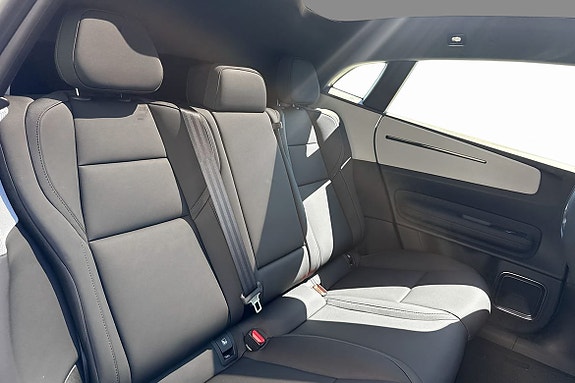 Polestar 4 14 of 16