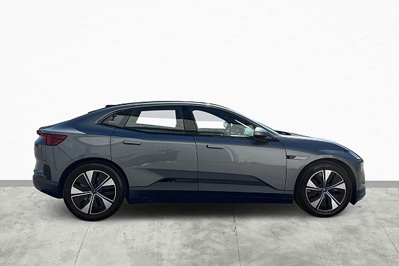 Polestar 4 3 of 16