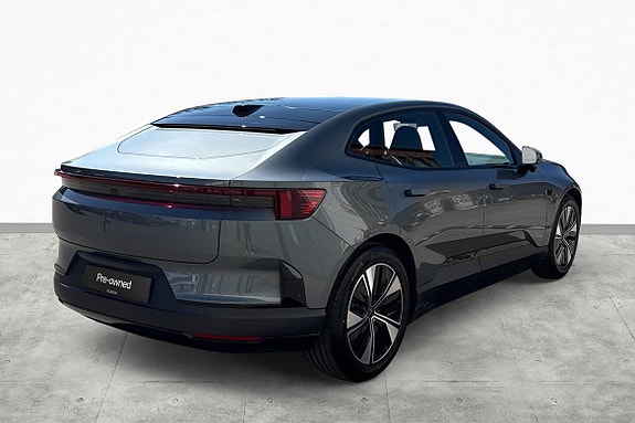 Polestar 4 8 of 16