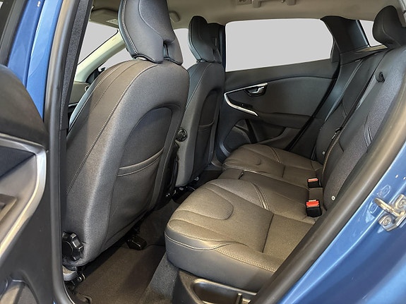 Volvo V40 Cross Country 9 of 26