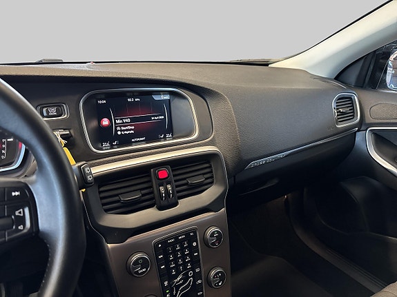 Volvo V40 Cross Country 13 of 26