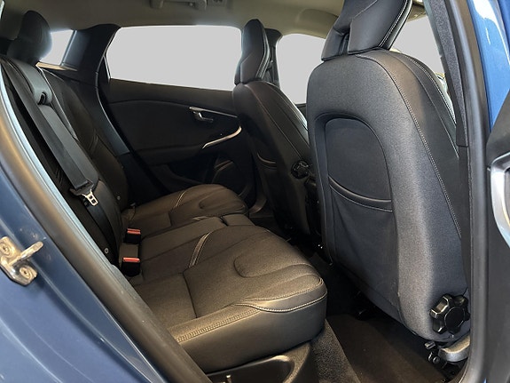 Volvo V40 Cross Country 18 of 26