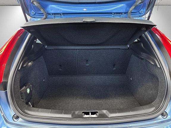 Volvo V40 Cross Country 16 of 26