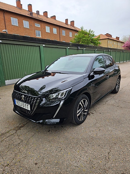 Peugeot 208 2 of 2