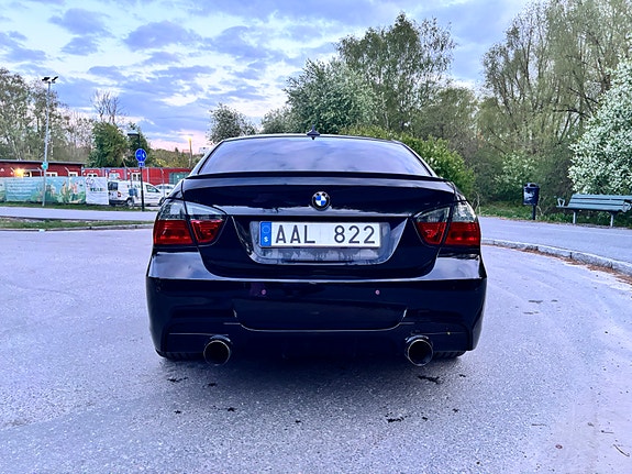 BMW 335i 4 of 5