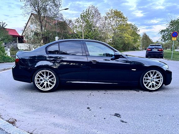 BMW 335i 2 of 5