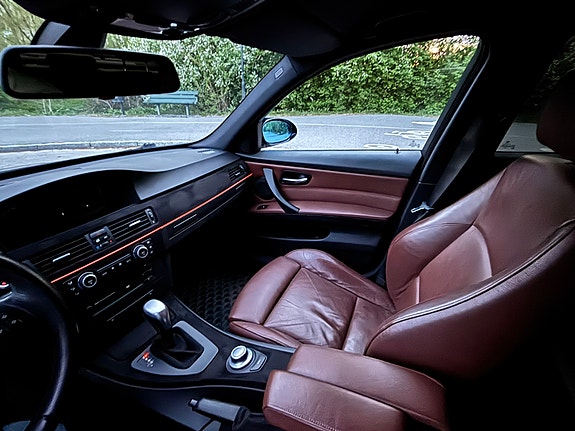 BMW 335i 7 of 12