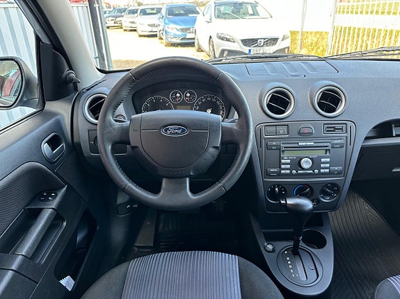 Ford Fusion 10 of 17