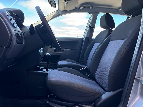 Ford Fusion 15 of 17