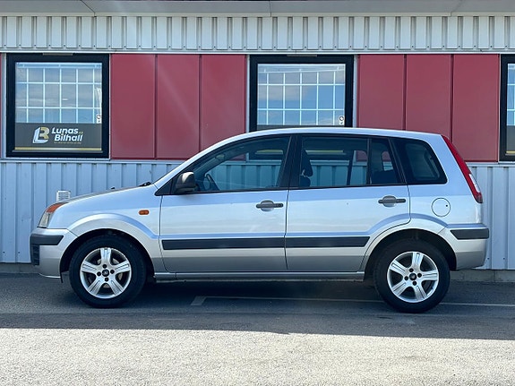 Ford Fusion 3 of 17