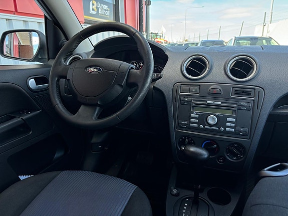 Ford Fusion 11 of 17
