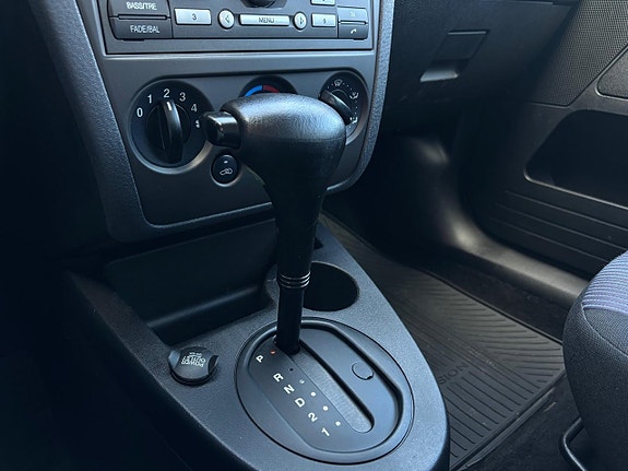 Ford Fusion 14 of 17