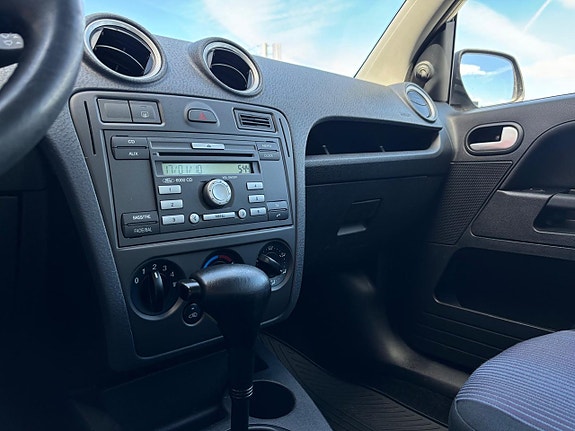 Ford Fusion 13 of 17