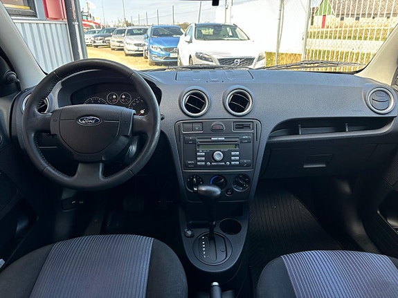 Ford Fusion 9 of 17