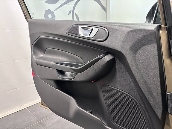 Ford Fiesta 13 of 14
