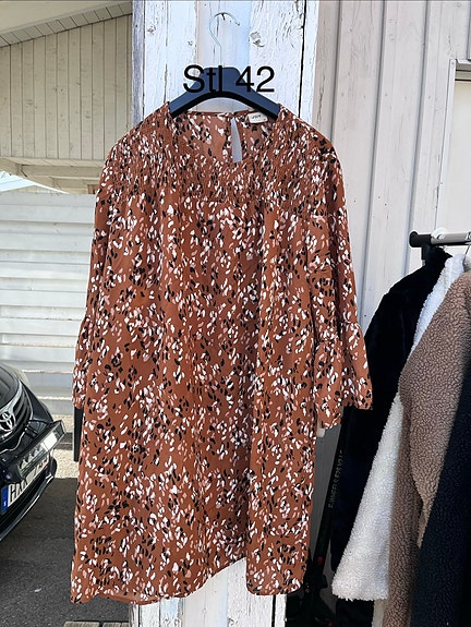 Product image 33 of 77